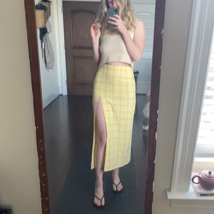 Zara Yellow high waisted skirt. Slit. Zip closure.